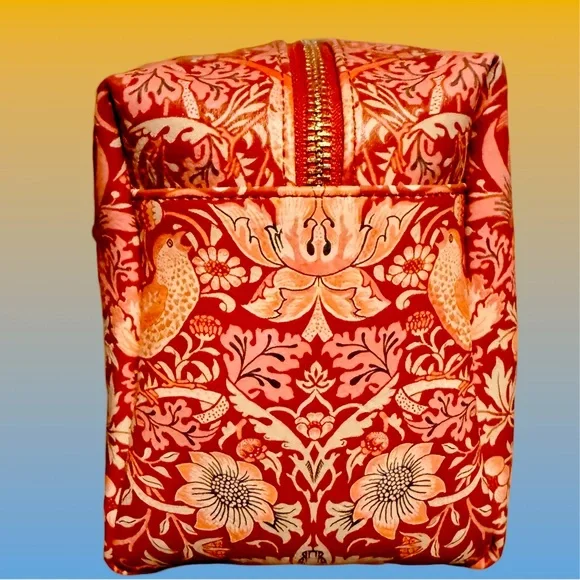 William Morris Golden Lily Large Wash Bag - Picture 3 of 5